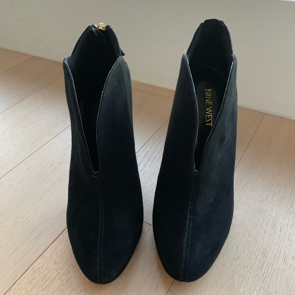 Nine West black shoe booties size 6